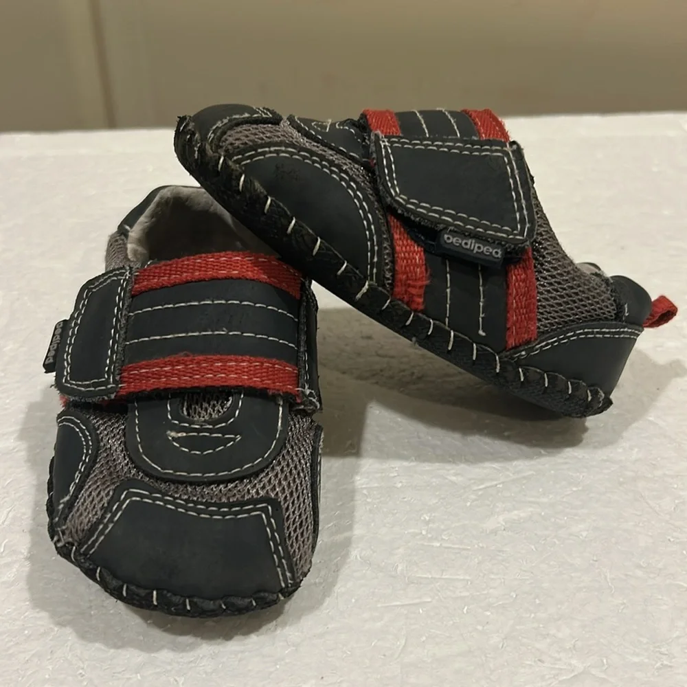 Pediped kids mesh/leather wide loop closure size 5.5-6 (18-24M) black red